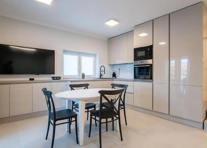 Apartvilla Pag باغ